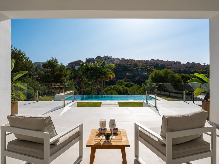 Villa for Sale in Marbella Este, Marbella, Malaga 1