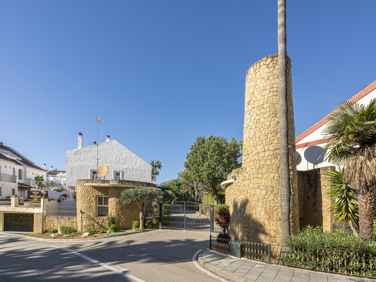 Town House for Sale in Marbella Golden Mile, Marbella, Malaga 12