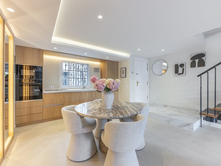 Town House for Sale in Marbella Golden Mile, Marbella, Malaga 17