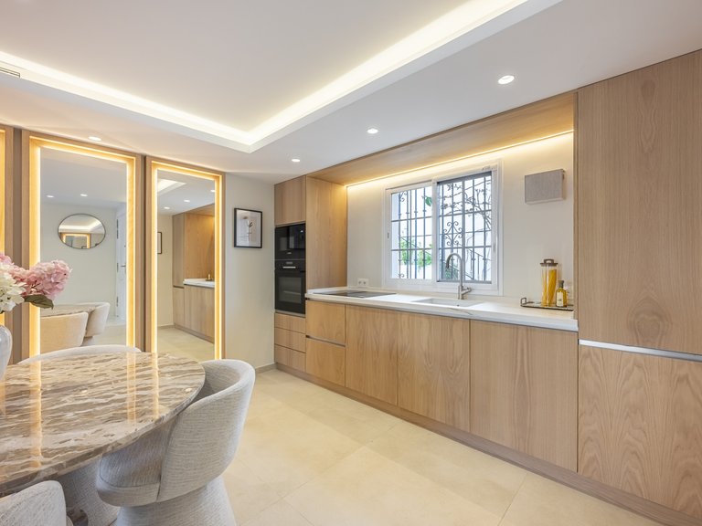 Town House for Sale in Marbella Golden Mile, Marbella, Malaga 19