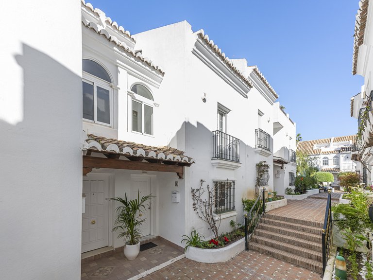 Town House for Sale in Marbella Golden Mile, Marbella, Malaga 18