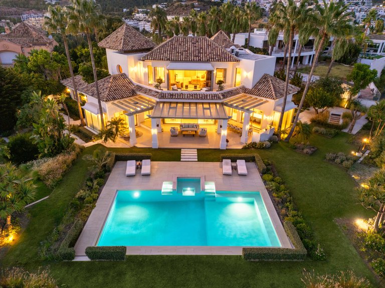 Villa for Sale in La Quinta, Benahavis, Malaga 41