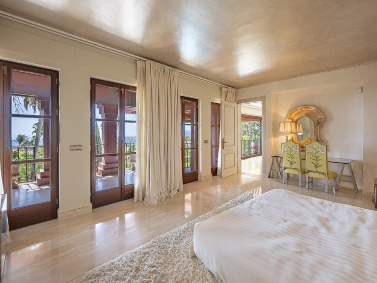 Villa for Sale in Marbella Golden Mile, Marbella, Malaga 22