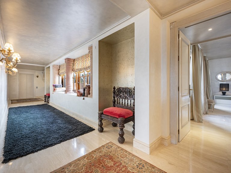 Villa for Sale in Marbella Golden Mile, Marbella, Malaga 24