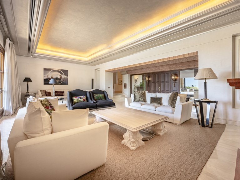 Villa for Sale in Marbella Golden Mile, Marbella, Malaga 8
