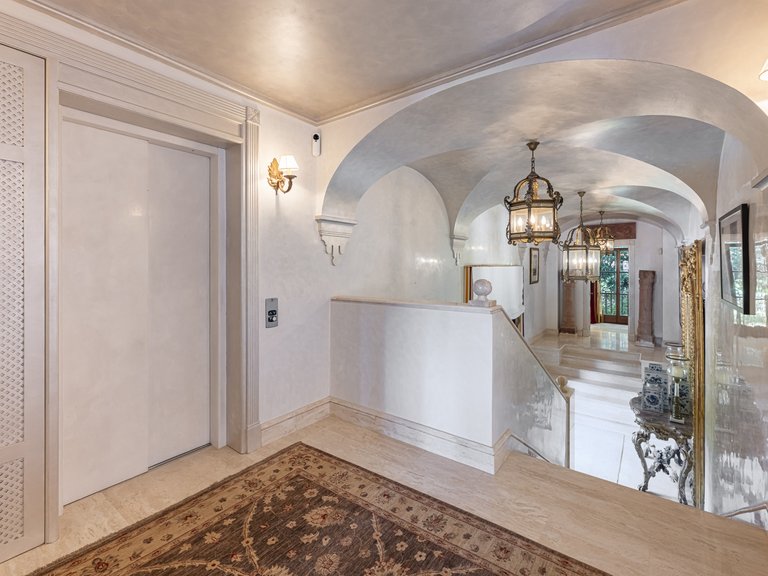 Villa for Sale in Marbella Golden Mile, Marbella, Malaga 16
