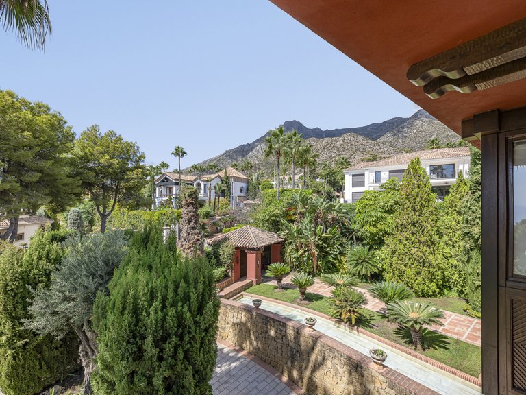 Villa for Sale in Marbella Golden Mile, Marbella, Malaga 35