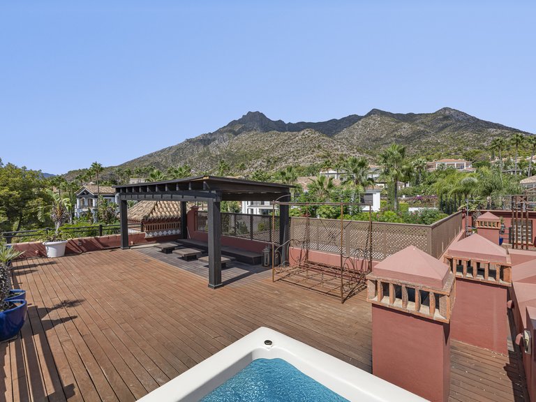Villa for Sale in Marbella Golden Mile, Marbella, Malaga 31