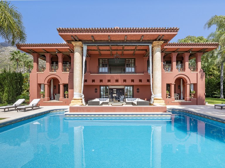 Villa for Sale in Marbella Golden Mile, Marbella, Malaga 1