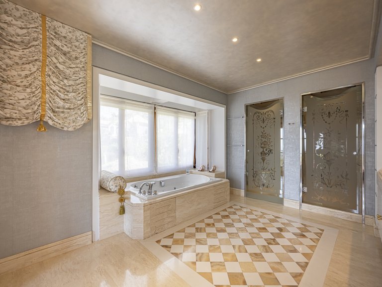 Villa for Sale in Marbella Golden Mile, Marbella, Malaga 23