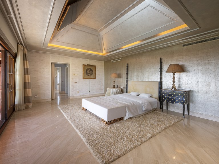 Villa for Sale in Marbella Golden Mile, Marbella, Malaga 19