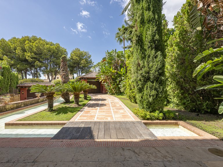 Villa for Sale in Marbella Golden Mile, Marbella, Malaga 6