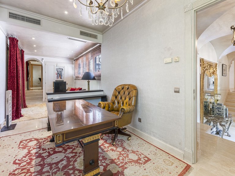 Villa for Sale in Marbella Golden Mile, Marbella, Malaga 29