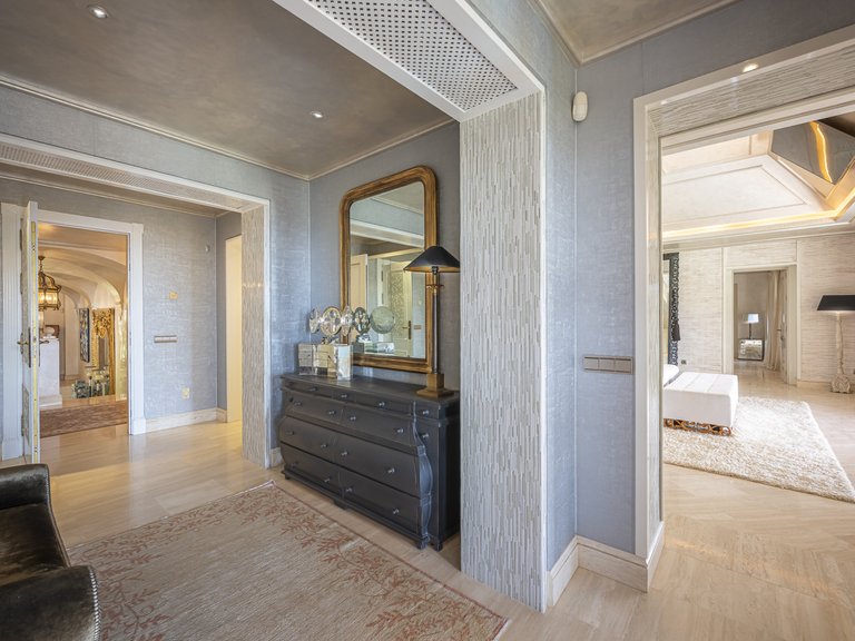 Villa for Sale in Marbella Golden Mile, Marbella, Malaga 28