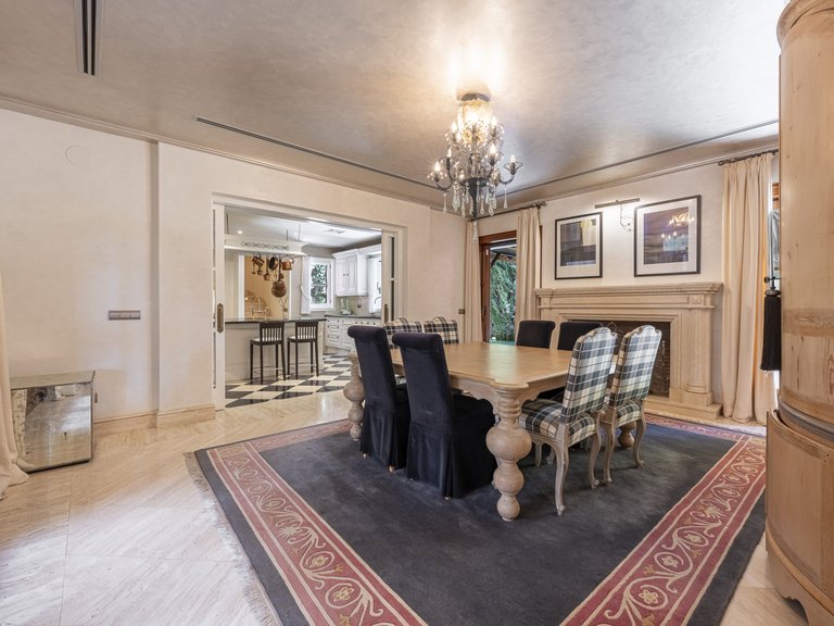 Villa for Sale in Marbella Golden Mile, Marbella, Malaga 10