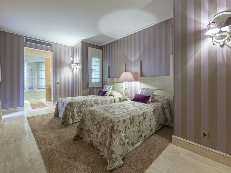 Villa for Sale in Marbella Golden Mile, Marbella, Malaga 36