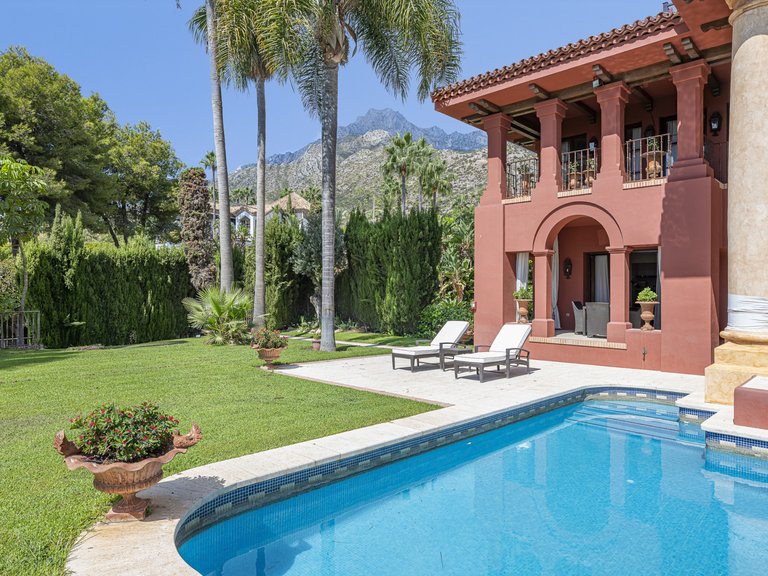 Villa for Sale in Marbella Golden Mile, Marbella, Malaga 3