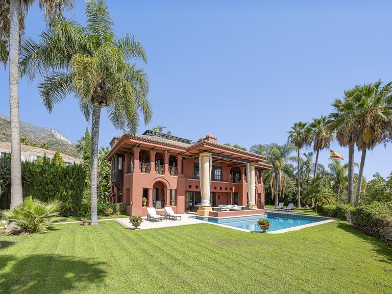 Villa for Sale in Marbella Golden Mile, Marbella, Malaga 43