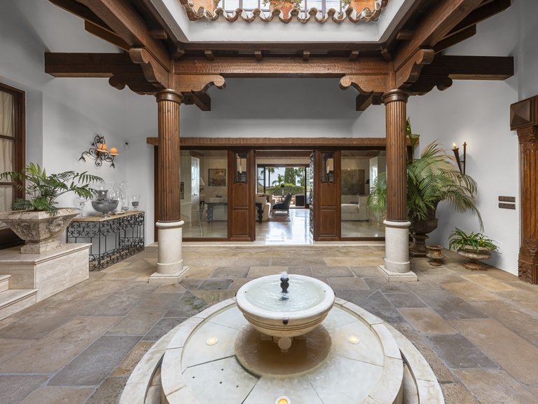 Villa for Sale in Marbella Golden Mile, Marbella, Malaga 15