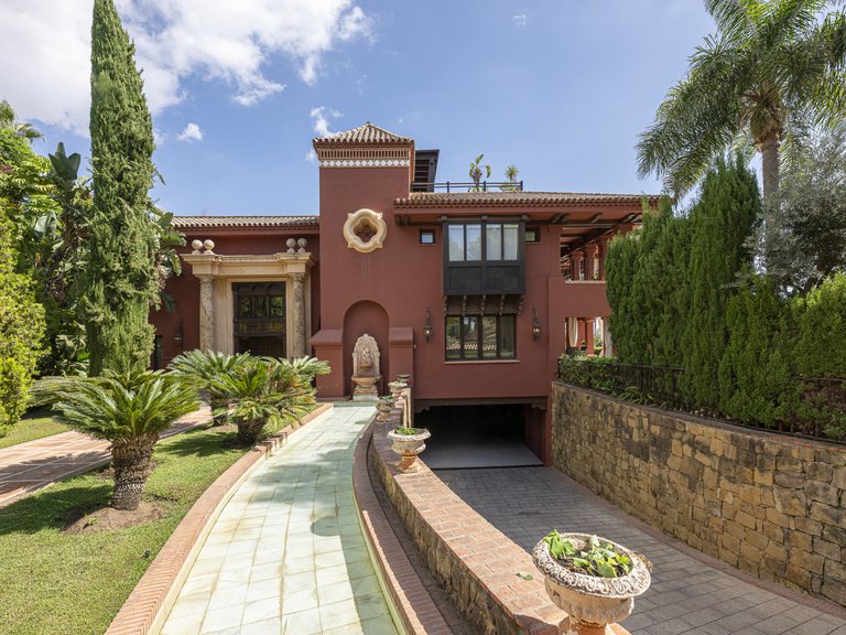 Villa for Sale in Marbella Golden Mile, Marbella, Malaga 42