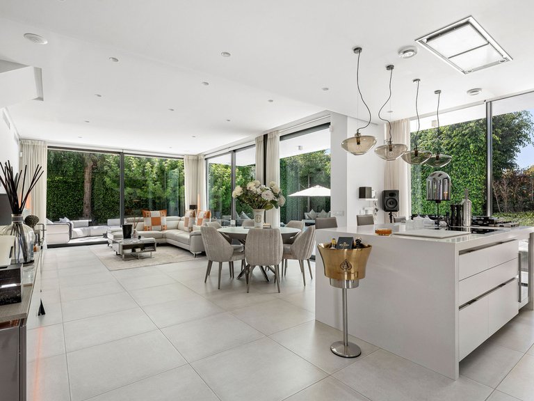 Villa for Sale in Estepona East, Estepona, Malaga 12