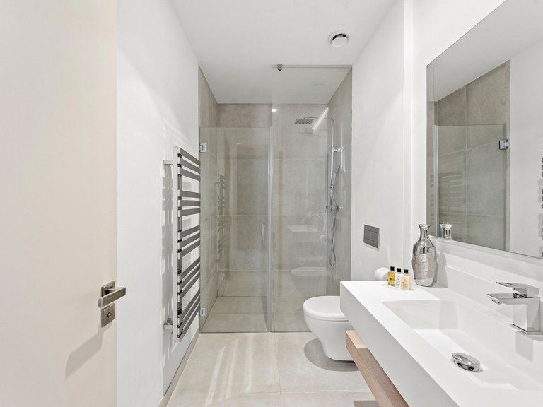 Villa for Sale in Estepona East, Estepona, Malaga 18