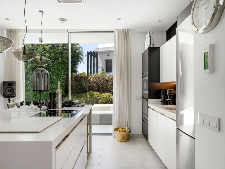 Villa for Sale in Estepona East, Estepona, Malaga 14