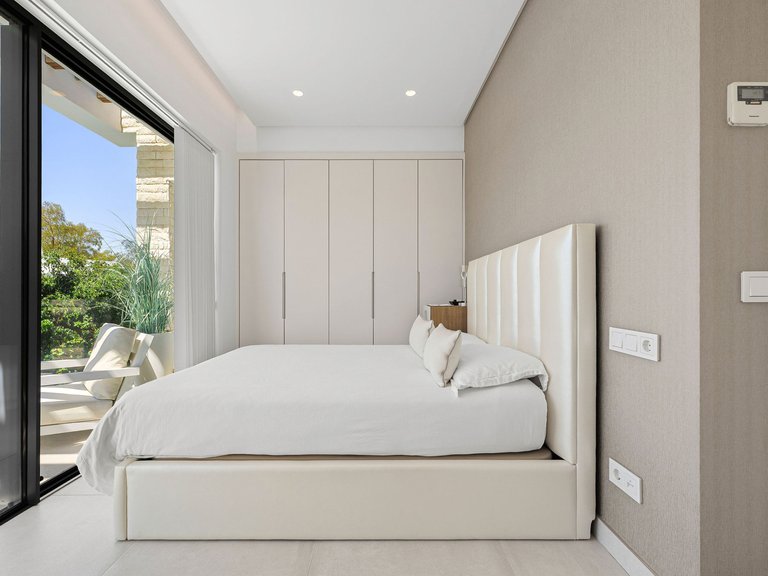 Villa for Sale in Estepona East, Estepona, Malaga 17