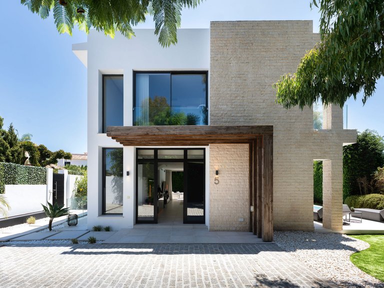 Villa for Sale in Estepona East, Estepona, Malaga 1