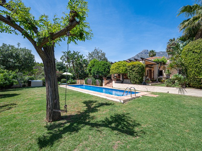 Villa for Sale in Marbella Golden Mile, Marbella, Malaga 34