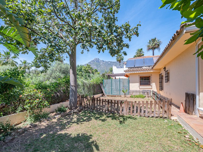 Villa for Sale in Marbella Golden Mile, Marbella, Malaga 30