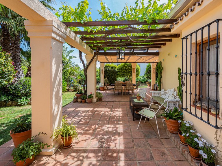 Villa for Sale in Marbella Golden Mile, Marbella, Malaga 3