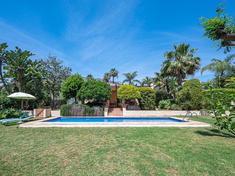 Villa for Sale in Marbella Golden Mile, Marbella, Malaga 1