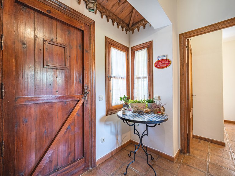 Villa for Sale in Marbella Golden Mile, Marbella, Malaga 16