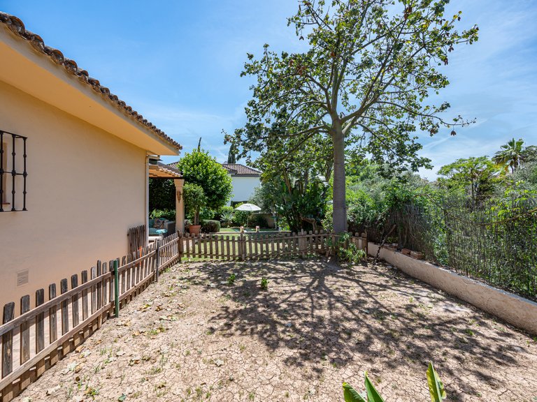 Villa for Sale in Marbella Golden Mile, Marbella, Malaga 37