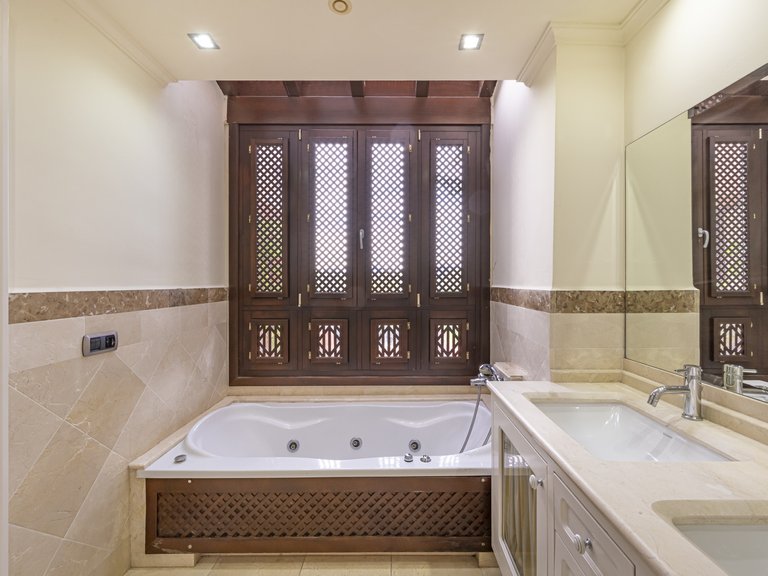 Town House for Sale in Marbella Golden Mile, Marbella, Malaga 24
