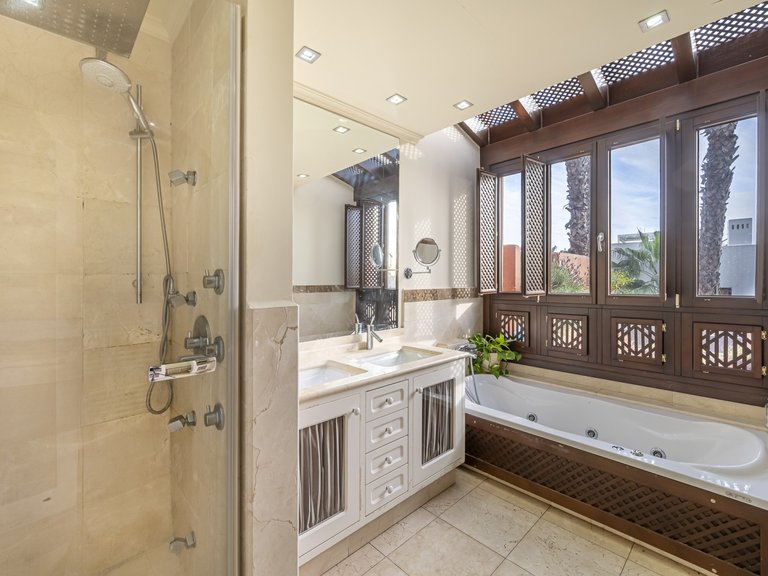 Town House for Sale in Marbella Golden Mile, Marbella, Malaga 19