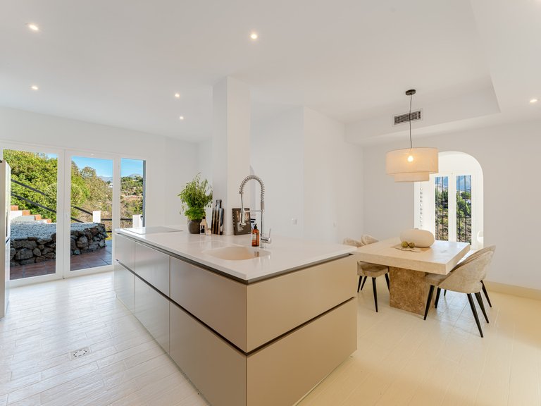 Villa for Sale in Benahavis, Malaga 34