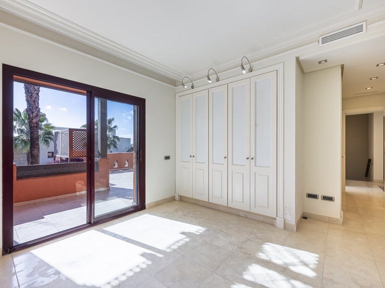Town House for Sale in Marbella Golden Mile, Marbella, Malaga 21