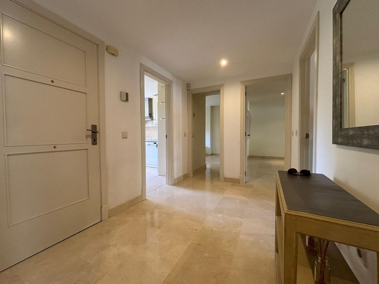 Apartment for Sale in Marbella Golden Mile, Marbella, Malaga 11
