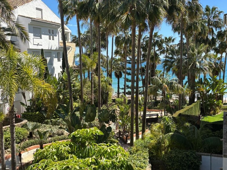 Apartment for Sale in Marbella Golden Mile, Marbella, Malaga 1