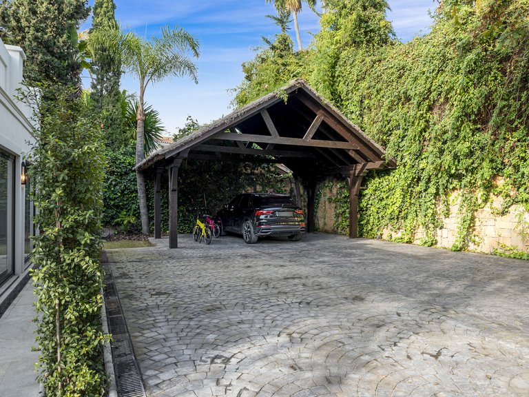 Villa for Sale in Nueva Andalucia, Marbella, Malaga 26