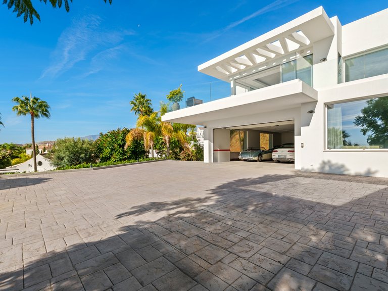 Villa for Sale in Puerto del Almendro, Benahavis, Malaga 46