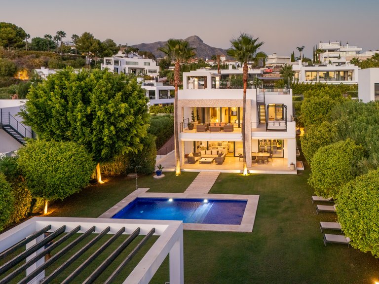 Villa for Sale in Nueva Andalucia, Marbella, Malaga 1