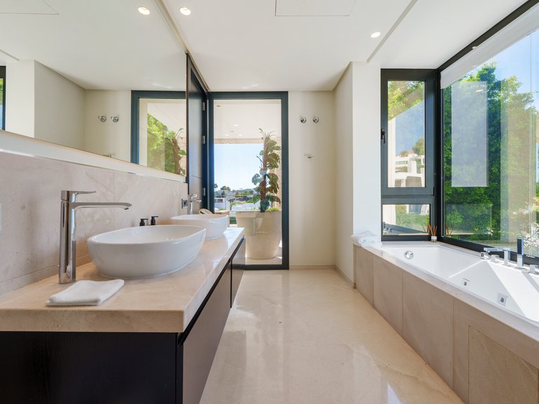 Villa for Sale in Nueva Andalucia, Marbella, Malaga 42