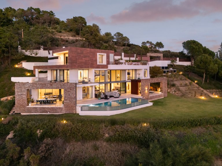 Villa for Sale in El Madroñal, Benahavis, Malaga 40