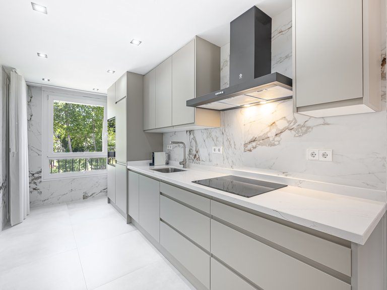 Apartment for Sale in Marbella Golden Mile, Marbella, Malaga 20