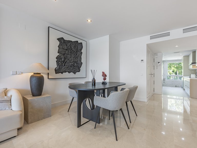 Apartment for Sale in Marbella Golden Mile, Marbella, Malaga 19