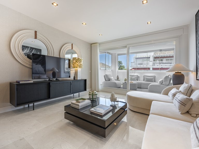 Apartment for Sale in Marbella Golden Mile, Marbella, Malaga 2