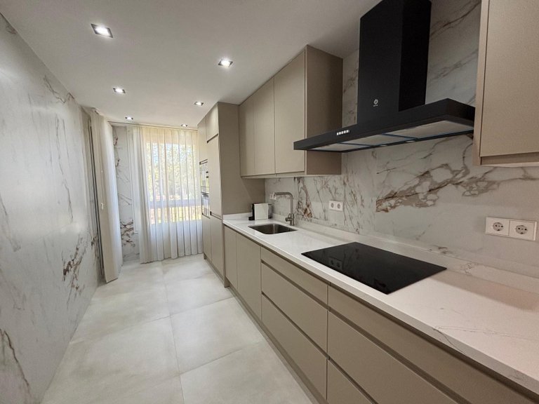 Apartment for Sale in Marbella Golden Mile, Marbella, Malaga 14